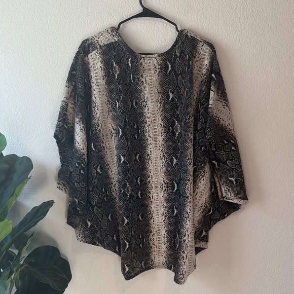 Lucky & Blessed Large Snake Print open front shrug - Picture 4 of 6